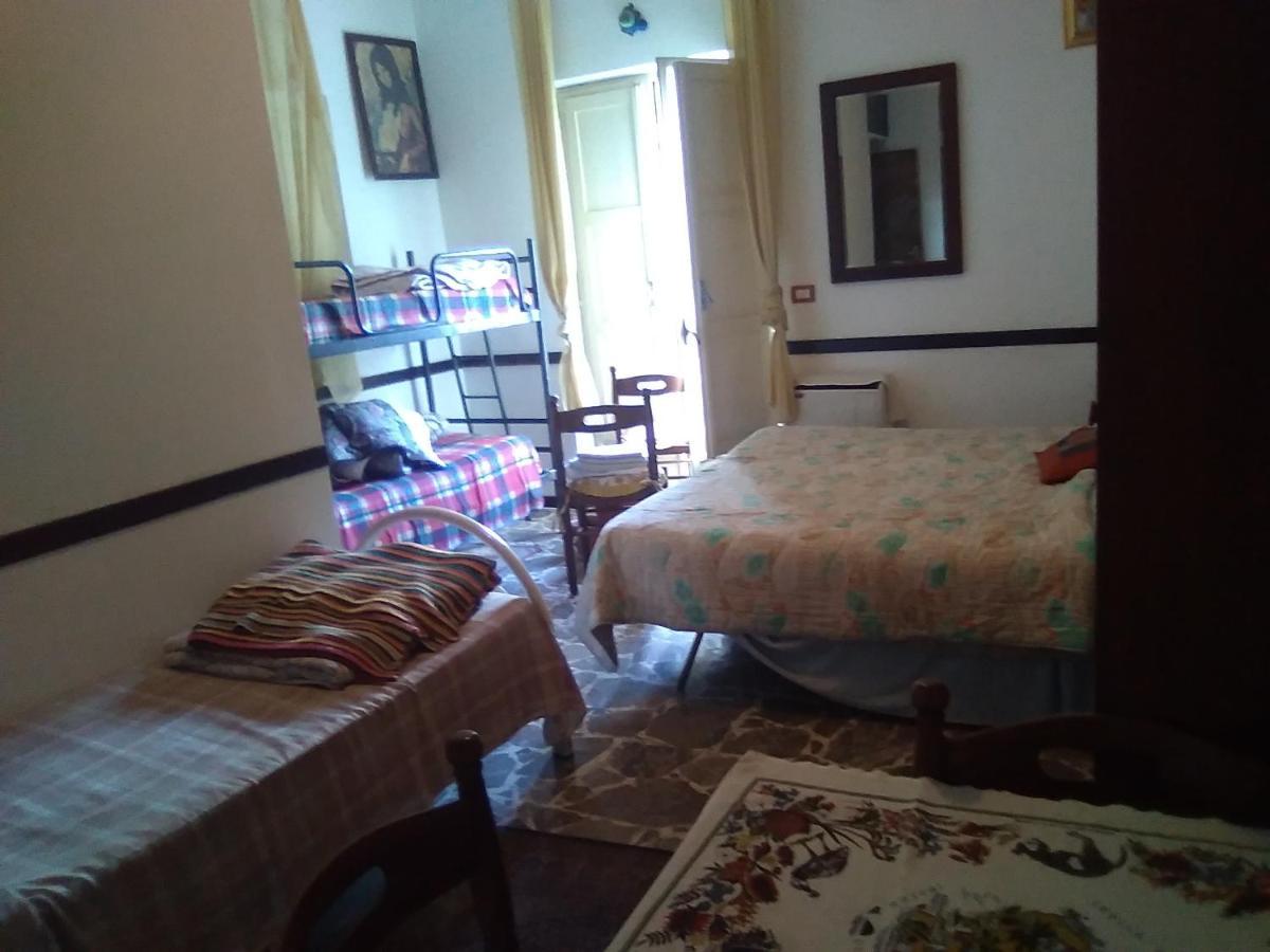 טאורמינה Room In Guest Room - Single Room With Shared Bathroom מראה חיצוני תמונה